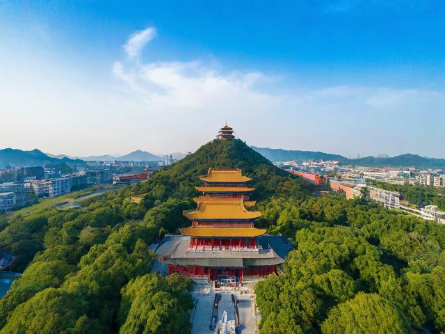 辽宁有哪些值得一去的景点?,辽宁旅游必去的景点有哪些?,辽宁景点众多,哪些最不容错过?,辽宁的著名景点都在哪里?,辽宁有哪些适合全家游玩的景点?