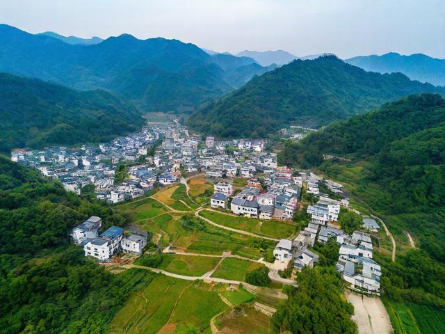 高州市高山村旅游景点位置在哪里？
