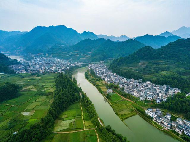 松桃附近旅游景点，松桃附近有哪些值得一游的旅游景点？