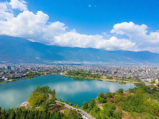 鹤庆有哪些值得一游的旅游景点？