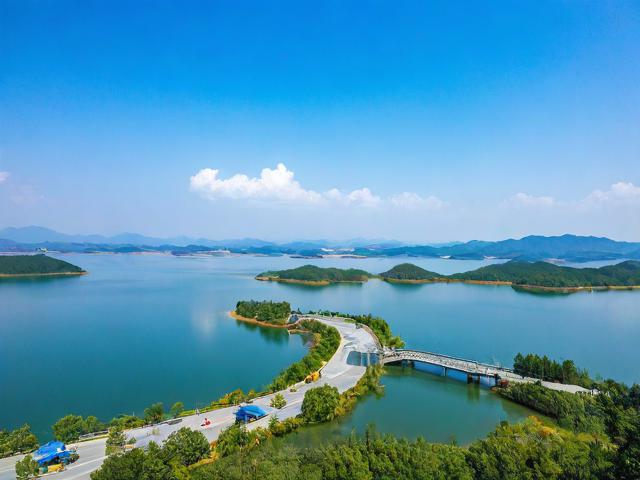 浩坤湖什么时候开发成旅游景点？