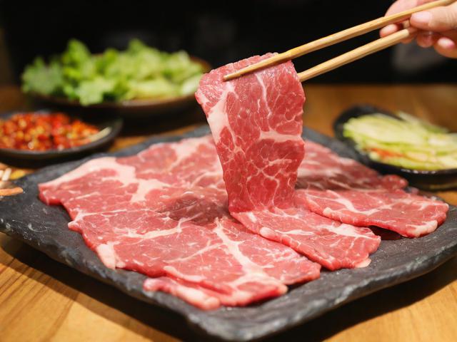 如何挑选烤肉店并享受美味烤肉?