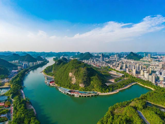 中国旅游景点众多,哪些地方最值得一游?