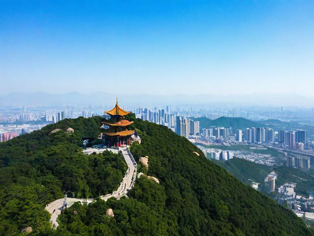 凤凰山旅游景点有哪些特色和必游之地?