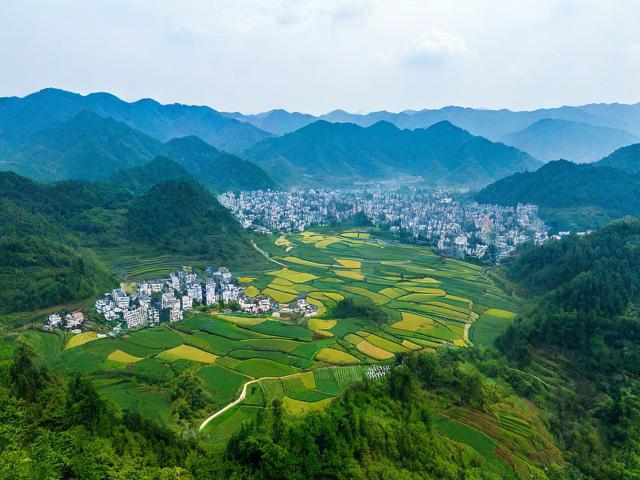 根据关键词生成的疑问标题如下,,黄山市三区四县有哪些旅游景点?,中明确使用了黄山市而非黄山区,因三区四县是黄山市的行政区划范围,包含屯溪区、黄山区、徽州区、歙县、休宁县、黟县、祁门县,确保地理范围表述准确。)