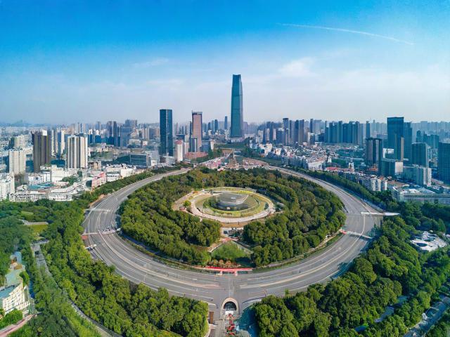 南昌旅游攻略,有哪些必游景点和美食推荐?