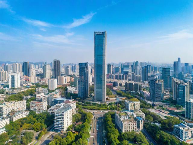 南昌旅游攻略,有哪些必游景点和美食推荐?