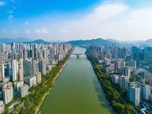 吉首游玩攻略,有哪些必去景点和美食推荐?