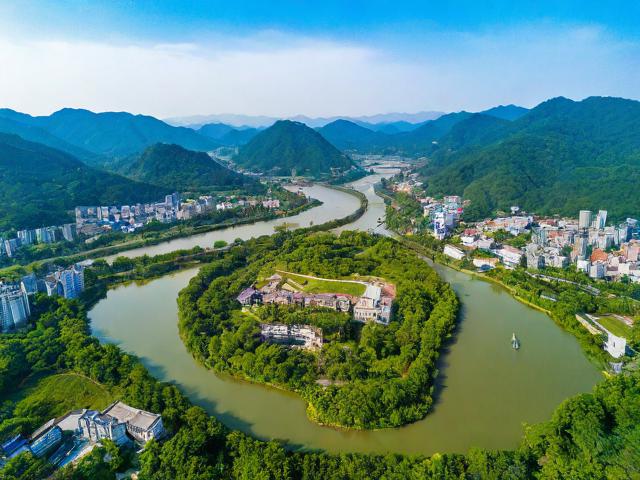 安徽附近有哪些值得一游的旅游景点推荐?
