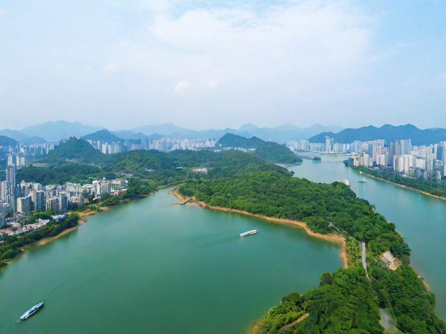 离肇庆两三百公里有什么旅游景点？
