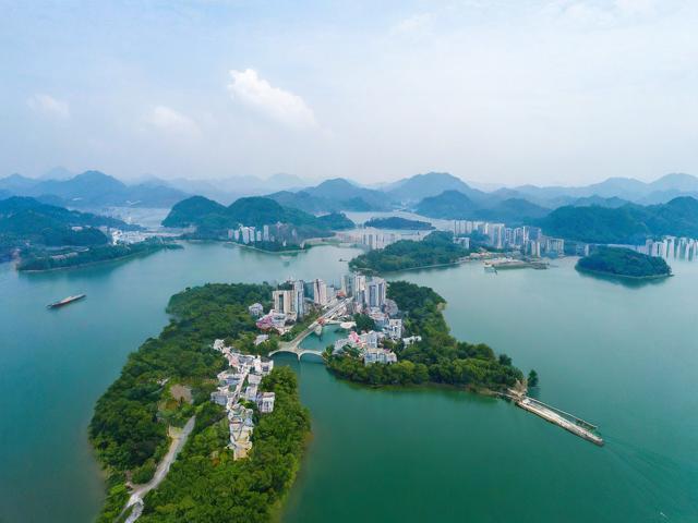 离肇庆两三百公里有什么旅游景点?