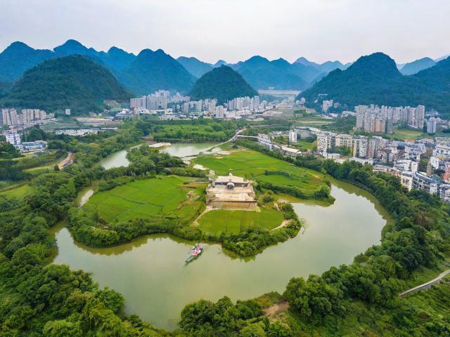 西林县有哪些必去旅游景点？宫保府、万峰湖等景点推荐