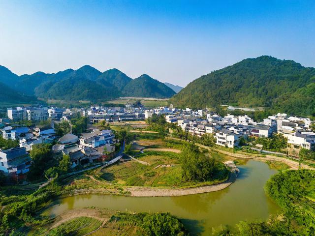 何屯村有哪些旅游景点？门票价格多少？