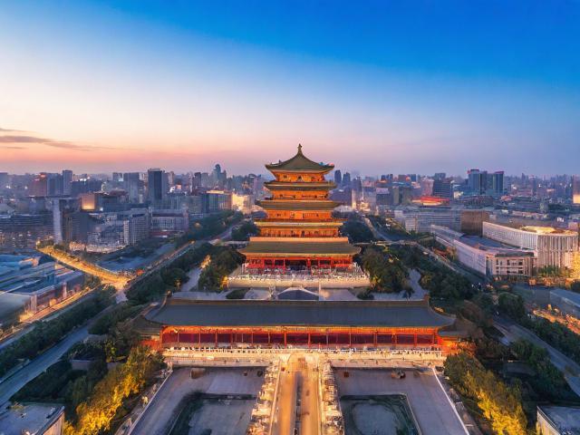 What are the mustvisit attractions in Xian?