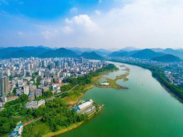 到湖南旅游攻略,有哪些不可错过的湖南美景和特色美食?