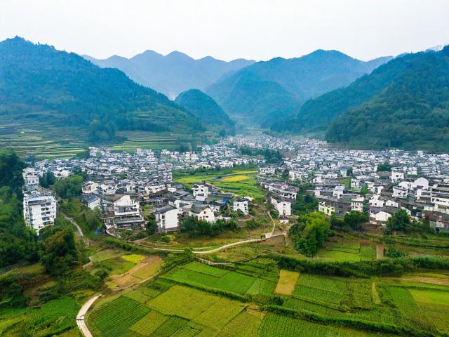 华西村旅游景点有哪些特色和必游之处?