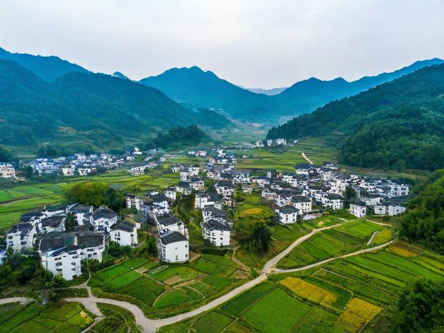 华西村旅游景点有哪些特色和必游之处?