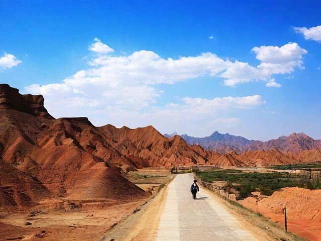 成为旅游景点导游需要哪些条件?