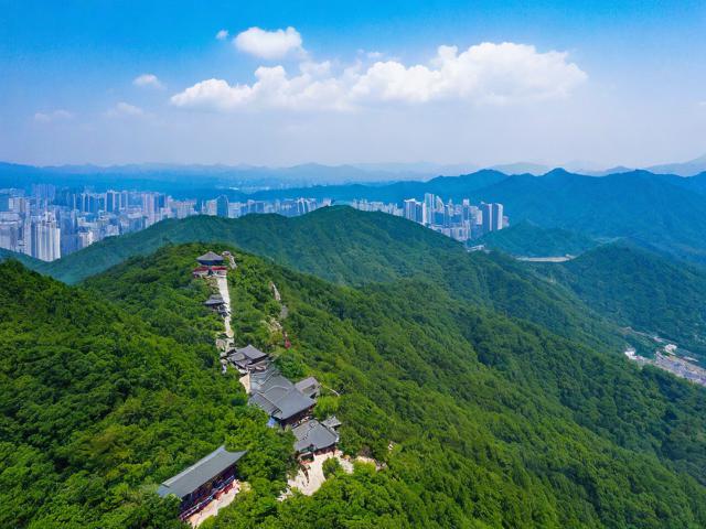 绵山旅游攻略,有哪些必去景点和美食推荐?