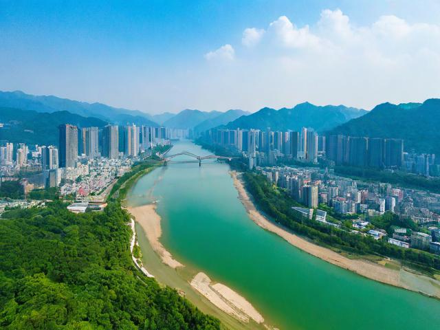 六盘水旅游攻略，有哪些必去景点和特色美食？