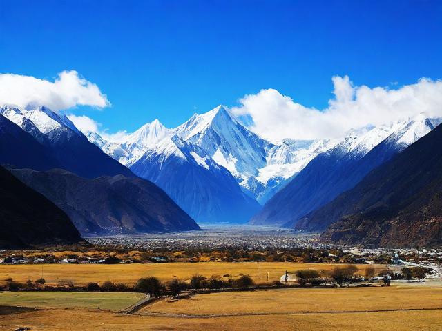 西藏林芝旅游攻略是一份详细介绍如何游览西藏林芝地区的指南,包括景点推荐、行程规划、美食介绍、住宿建议以及注意事项等。