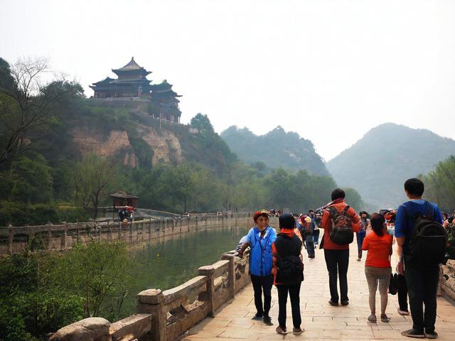 旅游景点人多时拍照该选什么焦段镜头?