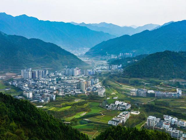 凤县旅游景点，凤县有哪些不容错过的旅游景点？