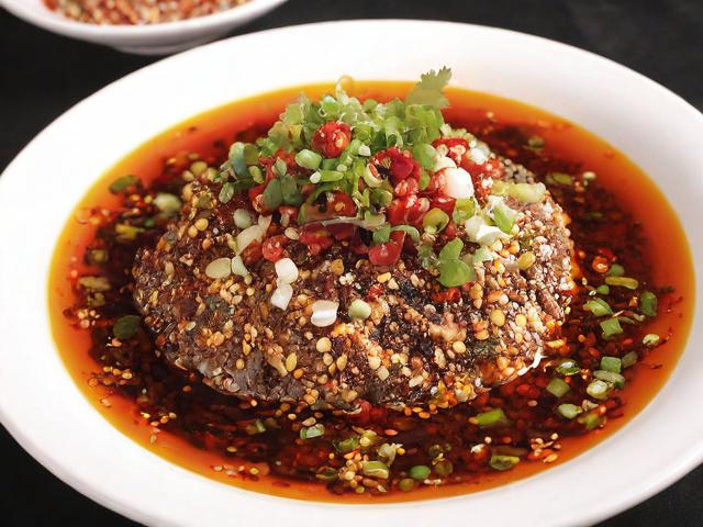 云南美食攻略,探寻彩云之南的味蕾之旅,哪些特色佳肴不容错过?