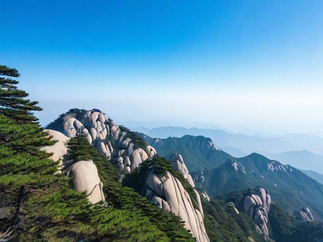 一、从旅游准备角度,南岳衡山旅游攻略,去衡山要准备哪些必备物品呢?,南岳衡山旅游攻略,衡山不同季节游玩有何注意事项?,二、从景点特色角度,南岳衡山旅游攻略,衡山有哪些不容错过的奇峰异景?,南岳衡山旅游攻略,衡山寺庙众多,哪座最具特色?,三、从交通出行角度,南岳衡山旅游攻略,前往衡山哪种交通方式最便捷?,南岳衡山旅游攻略,在衡山景区内如何高效换乘交通?
