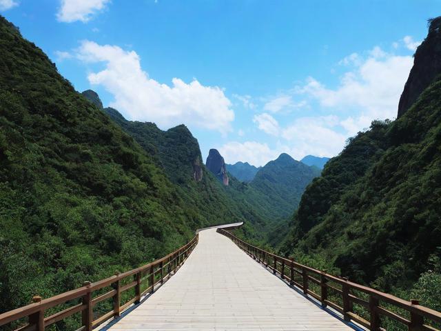 盘龙古道前方的景点叫什么？