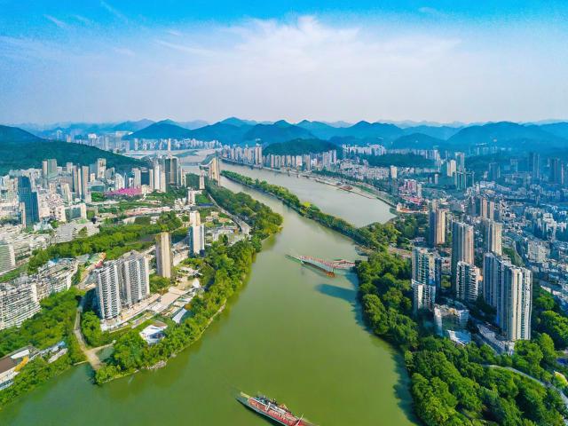 安徽旅游景点排行中，哪些地方最值得一去？
