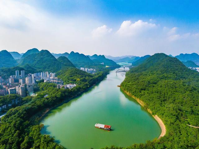 离湖北近的旅游景点有哪些值得一去?