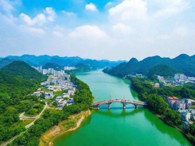 离湖北近的旅游景点有哪些值得一去?