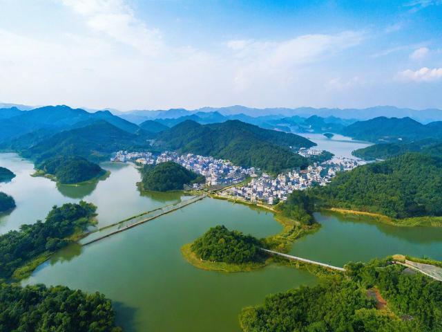江西上饶市离市区最近的旅游景点是什么?