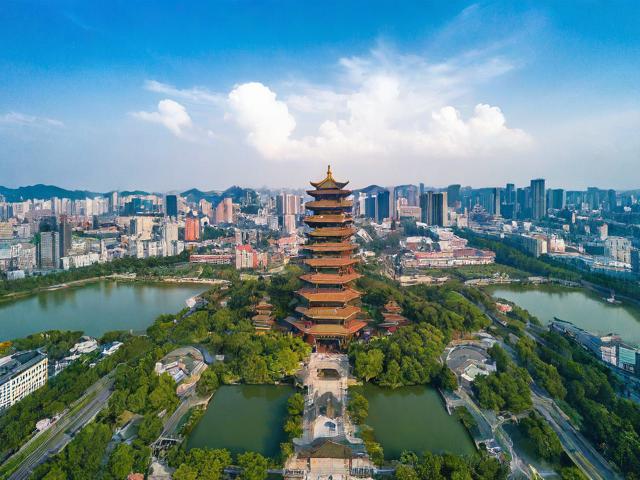 广东省究竟有哪些不容错过的旅游景点呢?,广东省有哪些值得一游的著名旅游景点呀?,广东省到底藏着哪些别具特色的旅游景点?,广东省有哪些令人向往的旅游景点呢?,广东省有哪些独具魅力的旅游景点哇?