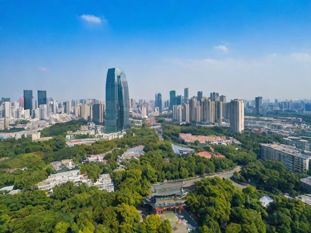 南昌旅游攻略,有哪些必游景点和美食推荐?