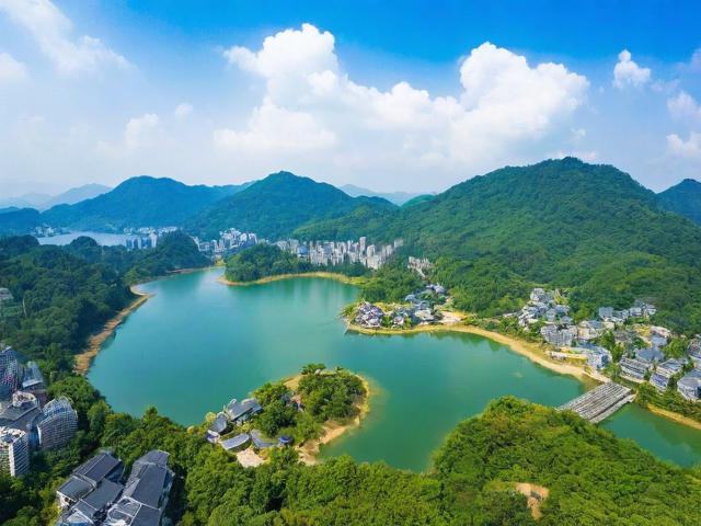 福建旅游攻略有哪些必去景点和美食推荐？