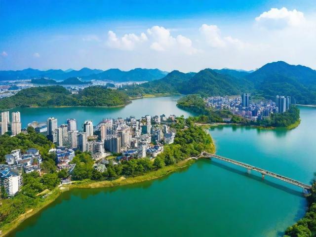 福建旅游攻略有哪些必去景点和美食推荐?