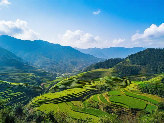 昆明到盘州沿途有哪些旅游景点?