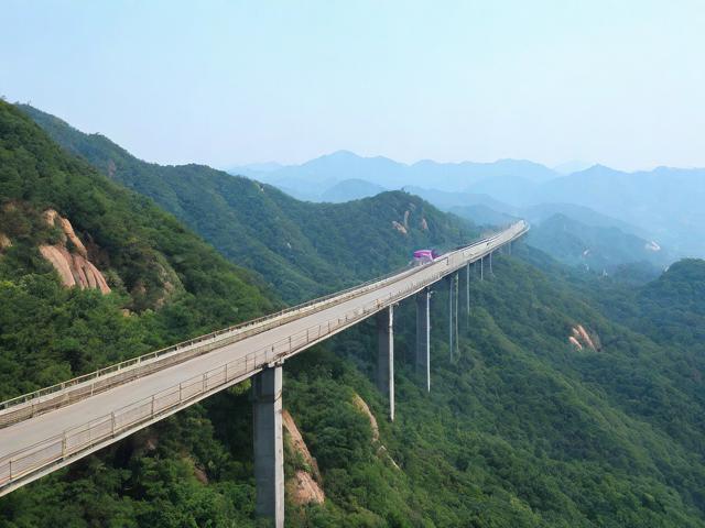 山上有一座桥的旅游景点叫什么?