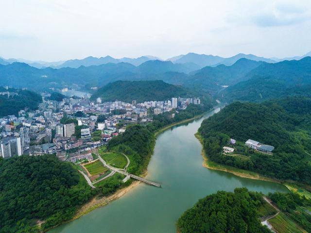 安徽金寨旅游景点有哪些独特魅力？，安徽金寨旅游景点值得一去吗？