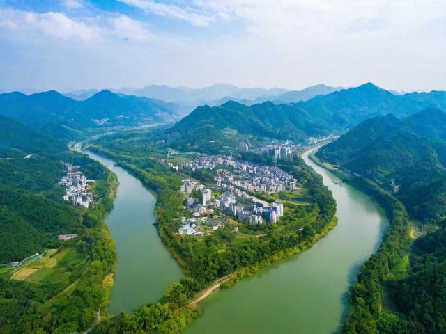 栾川旅游攻略，有哪些必去景点和美食推荐？