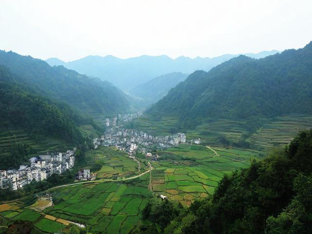 千山县有哪些值得一去的旅游景点和特色体验?