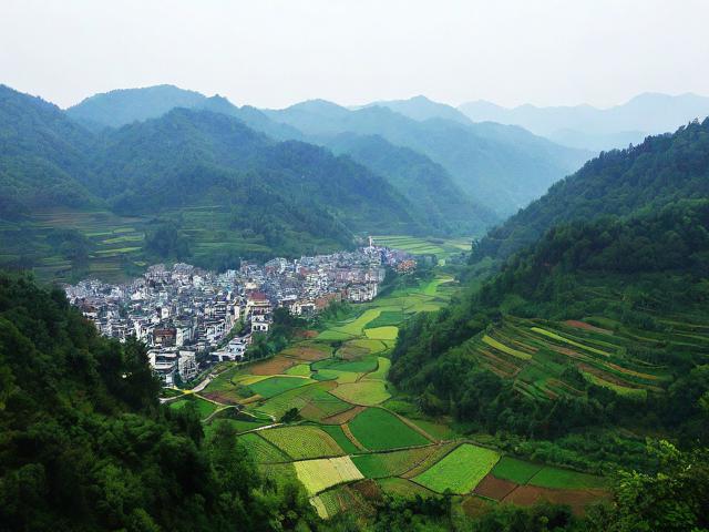 千山县有哪些值得一去的旅游景点和特色体验?