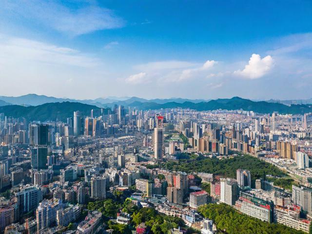 去成都旅游有哪些必打卡景点和美食推荐?
