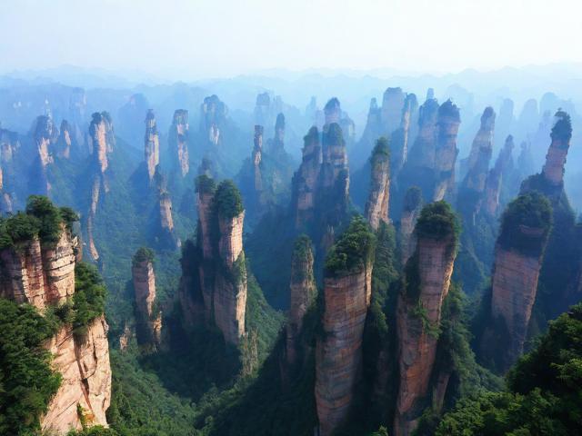 张家界旅游攻略,有哪些必去景点和实用小贴士?,或者,张家界怎么游?超全旅游攻略来啦!