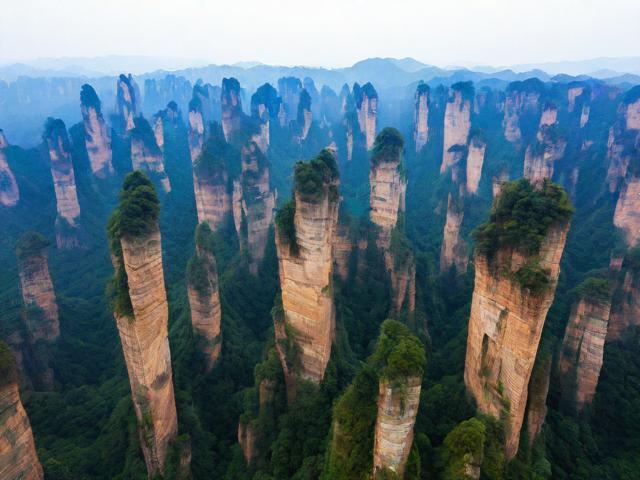 张家界旅游攻略,有哪些必去景点和实用小贴士?,或者,张家界怎么游?超全旅游攻略来啦!