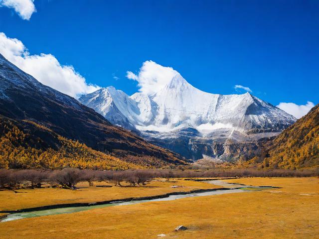甘孜旅游有哪些必去景点和美食推荐?