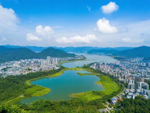 延边旅游攻略,有哪些必去景点和特色美食?