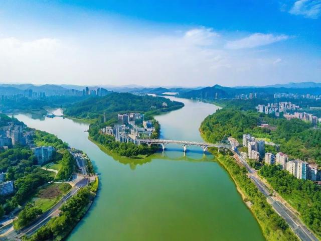 湖南湖北旅游攻略,有哪些必去景点和美食推荐?